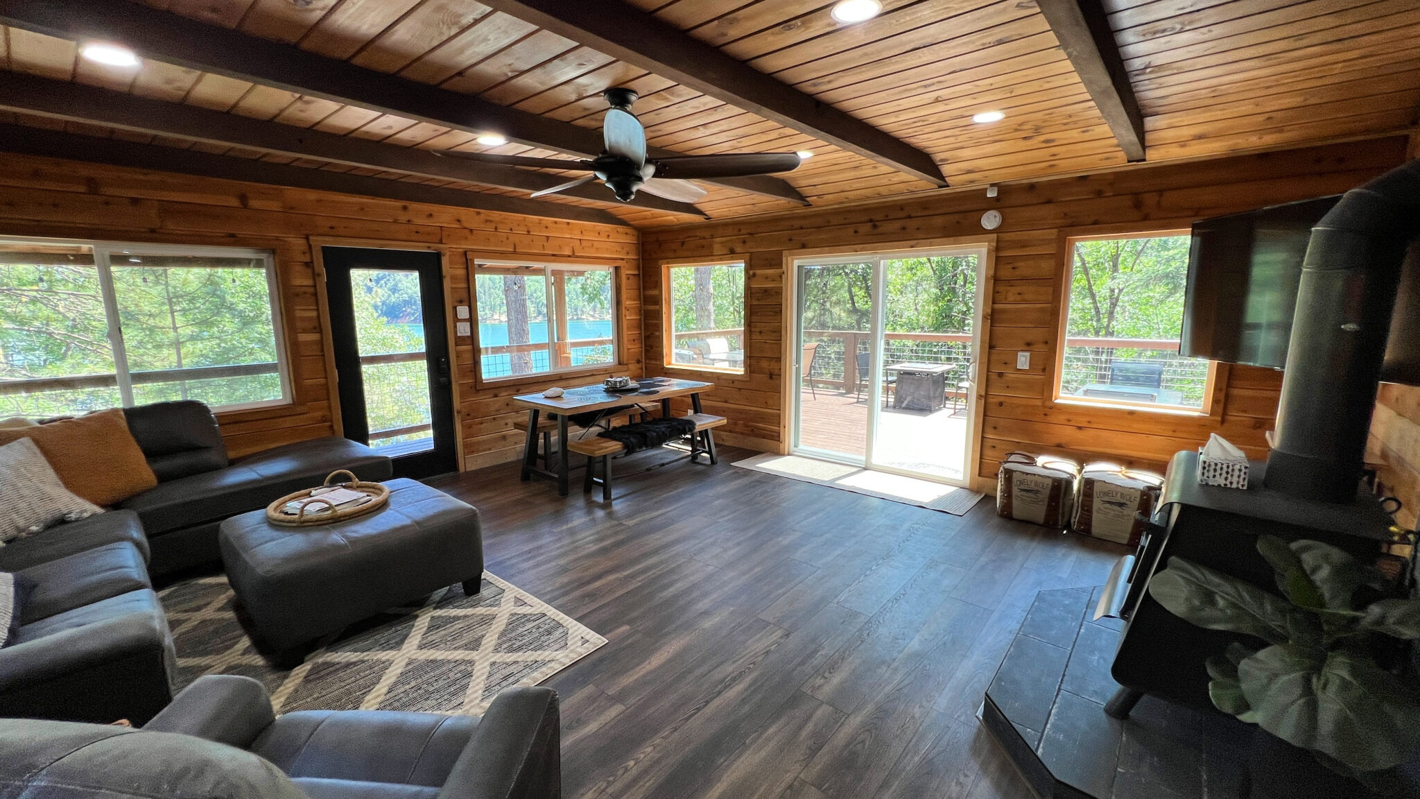 3 Night Giveaway Shasta Lakeshore Retreat LAKEFRONT on Airbnb